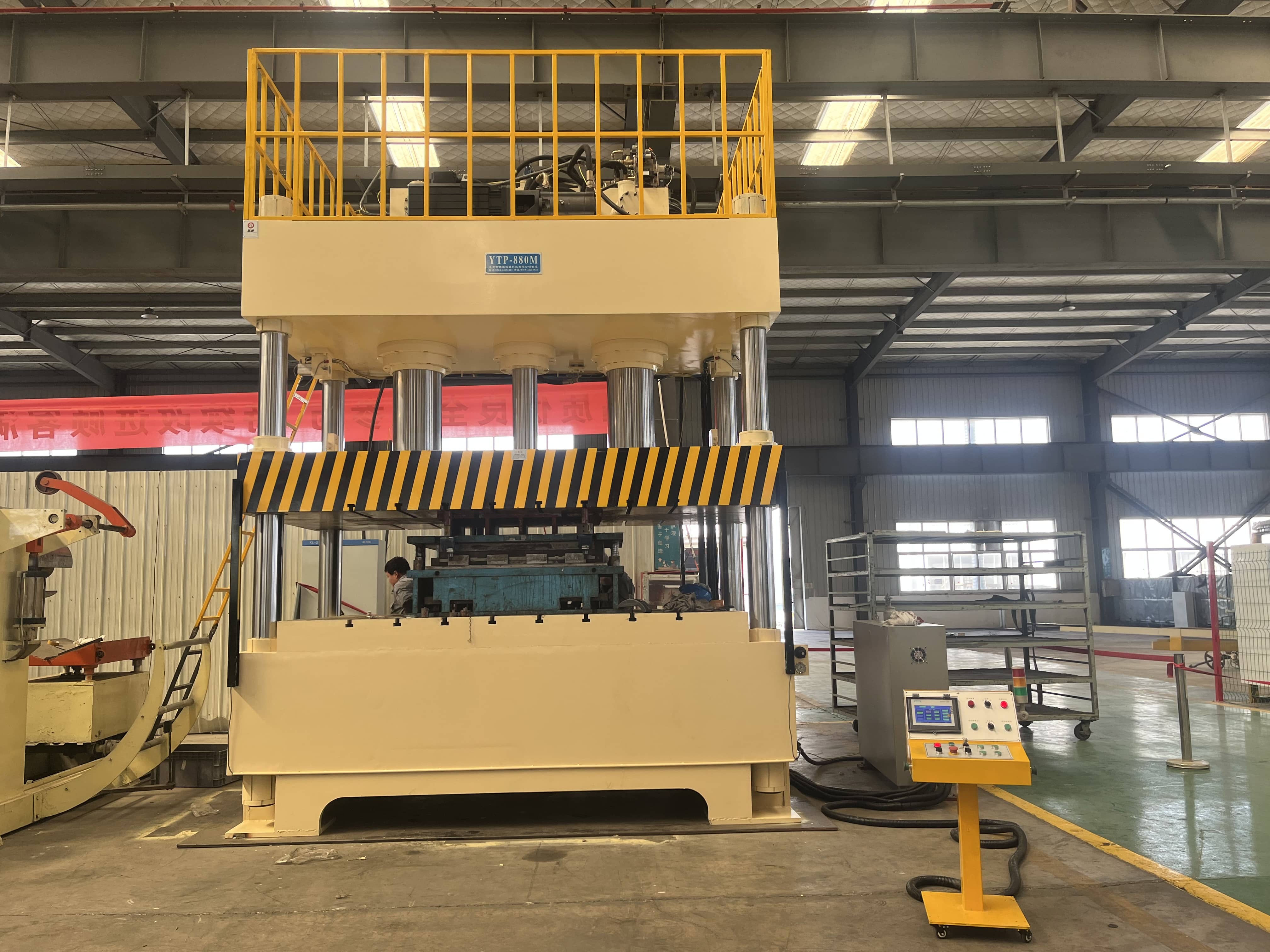 YT-X系列800噸四柱液壓機